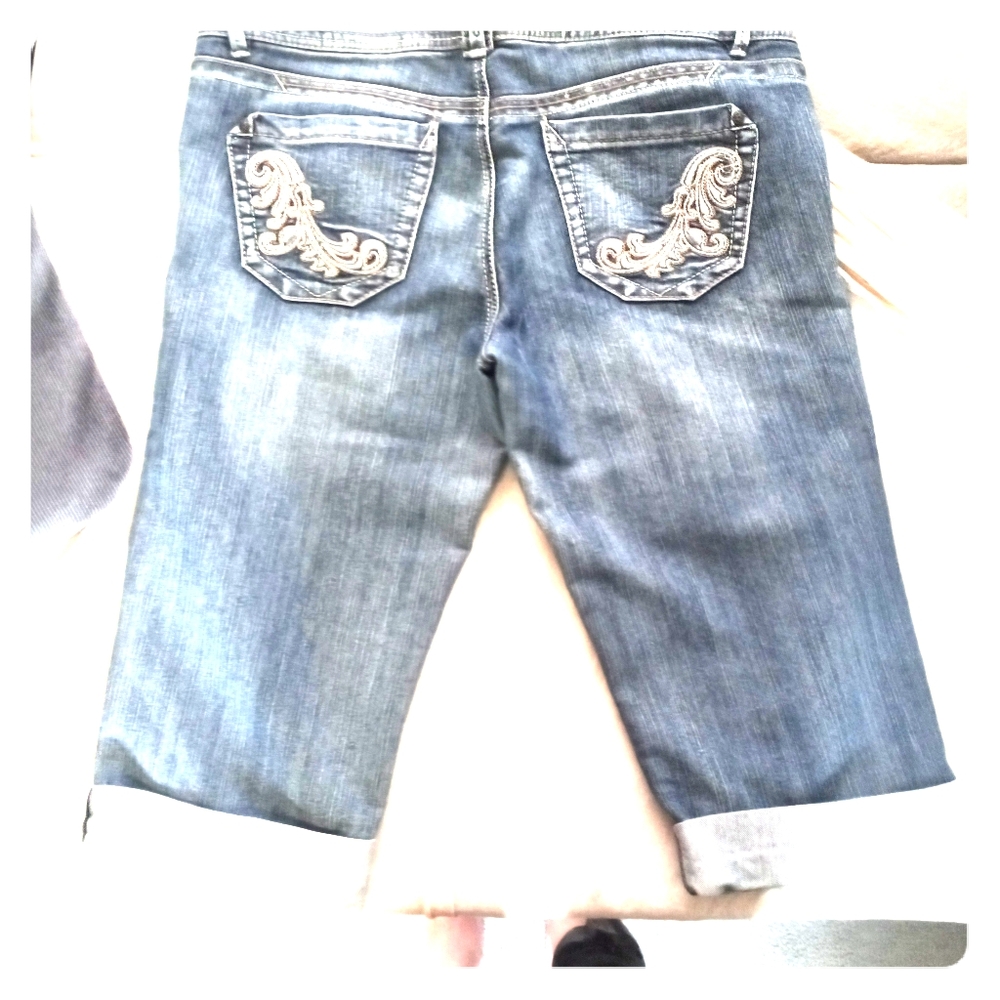 Candies Capris - Picture 3 of 4
